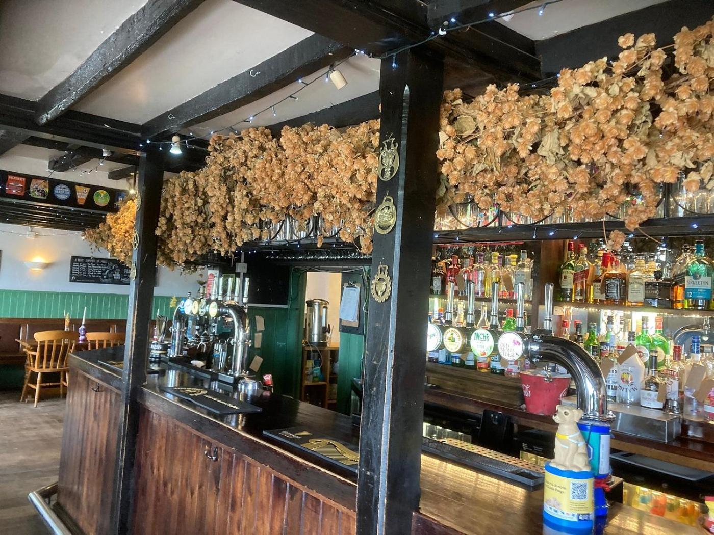 The Flying Horse Inn Boughton Aulph Exterior photo