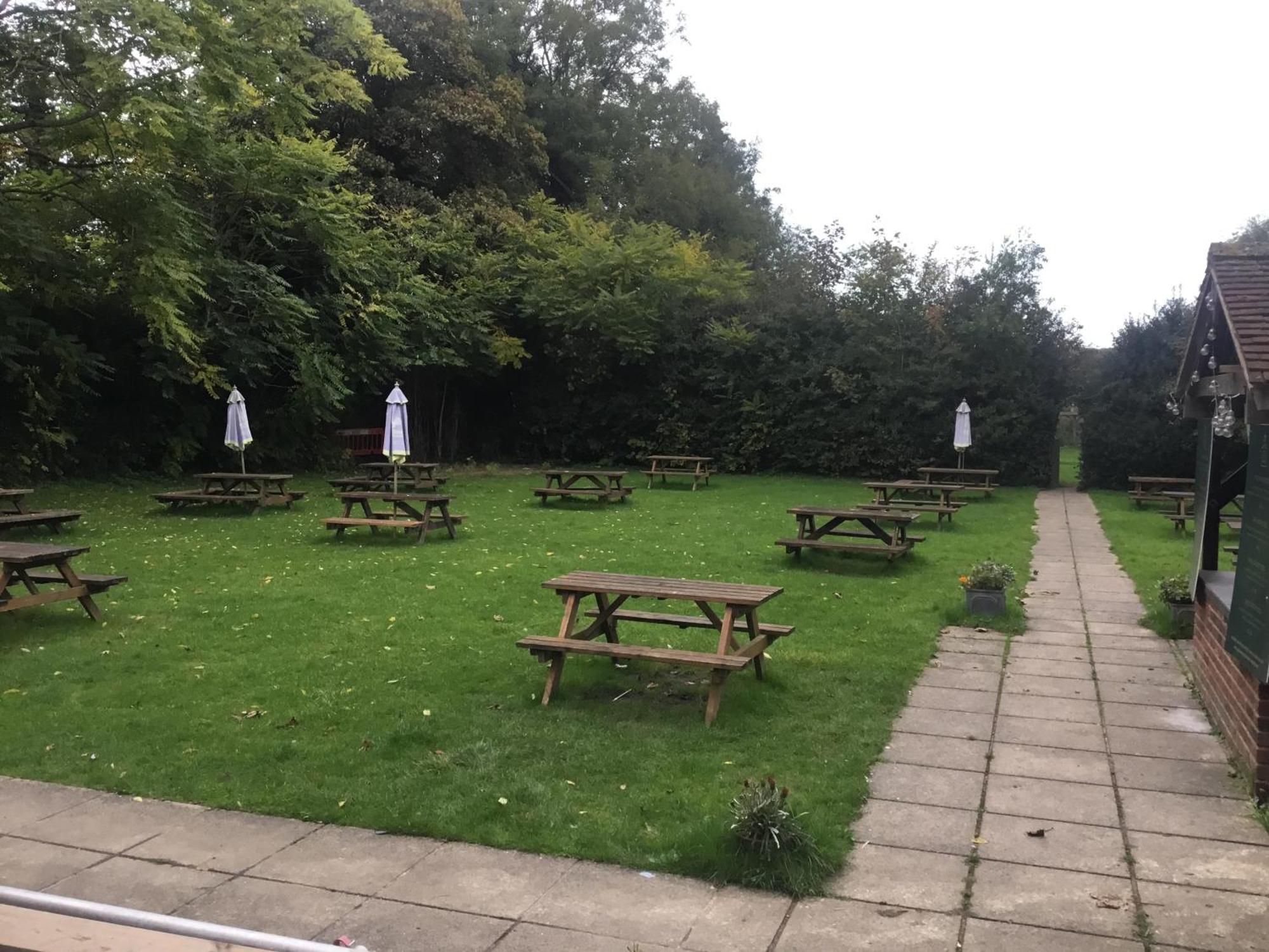 The Flying Horse Inn Boughton Aulph Exterior photo