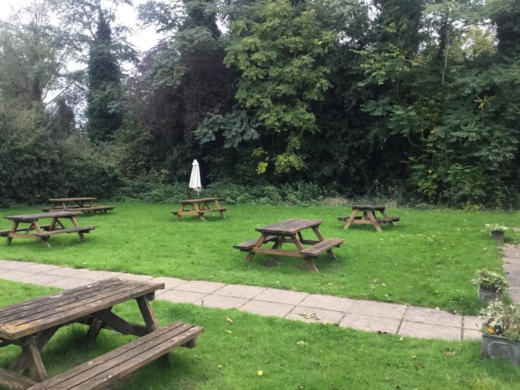 The Flying Horse Inn Boughton Aulph Exterior photo