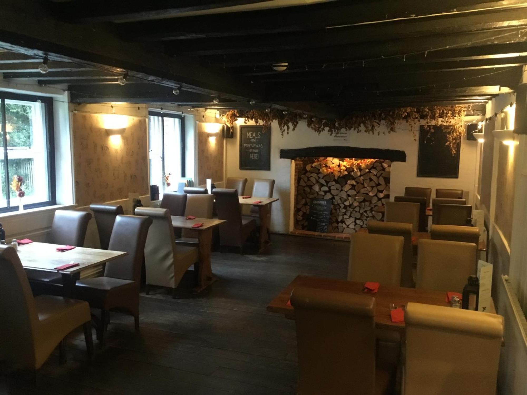 The Flying Horse Inn Boughton Aulph Exterior photo