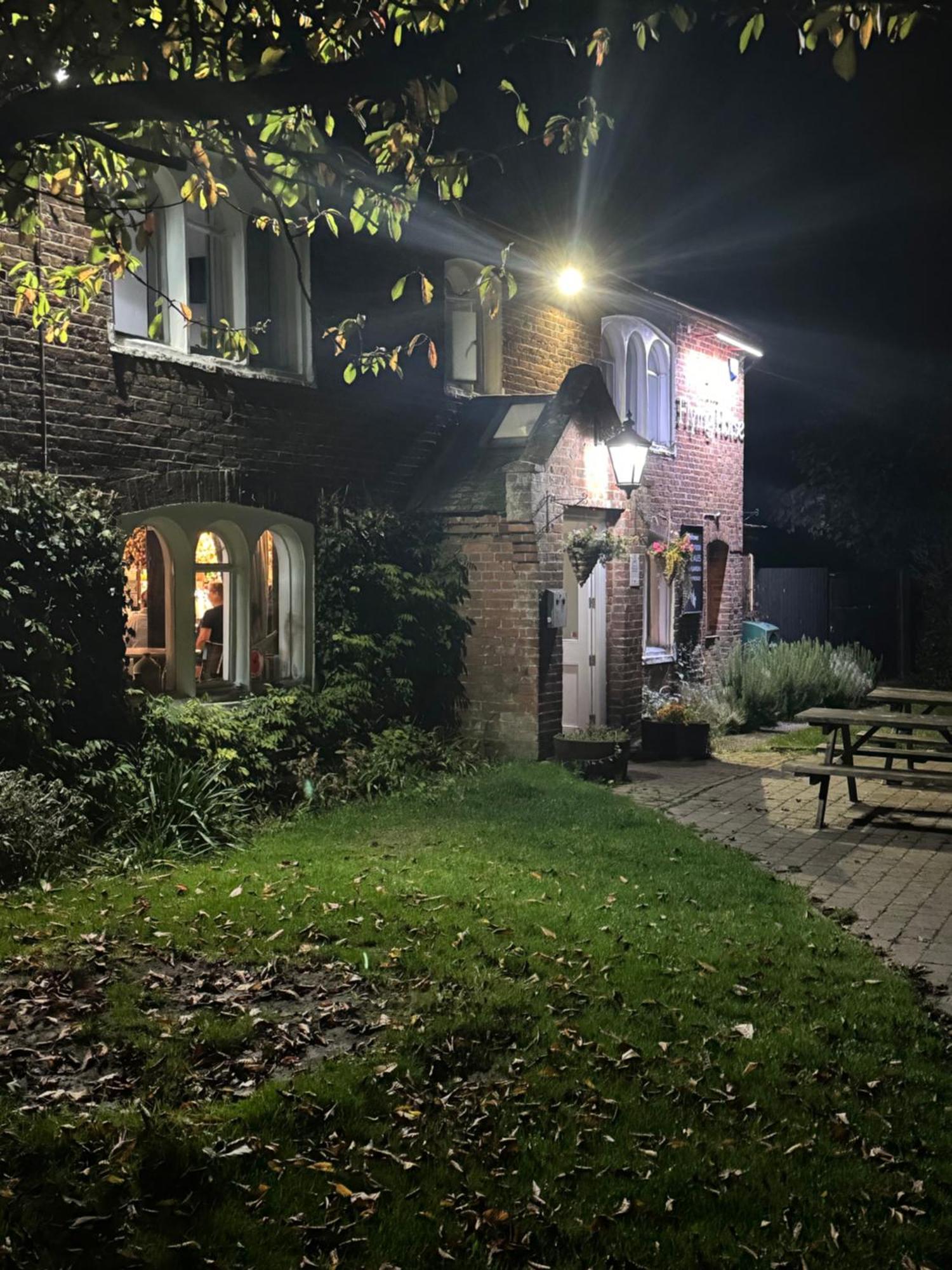 The Flying Horse Inn Boughton Aulph Exterior photo